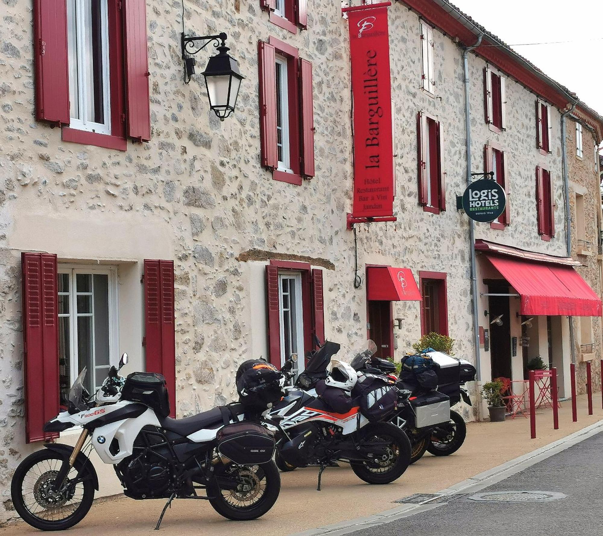 Logis Hotel Restaurant La Barguillere Saint-Pierre-de-Rivière Exteriér fotografie